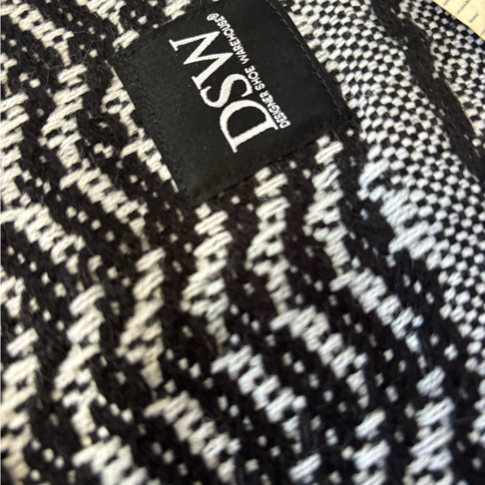 NWT DSW Woven Knit Throw Blanket/Shawl